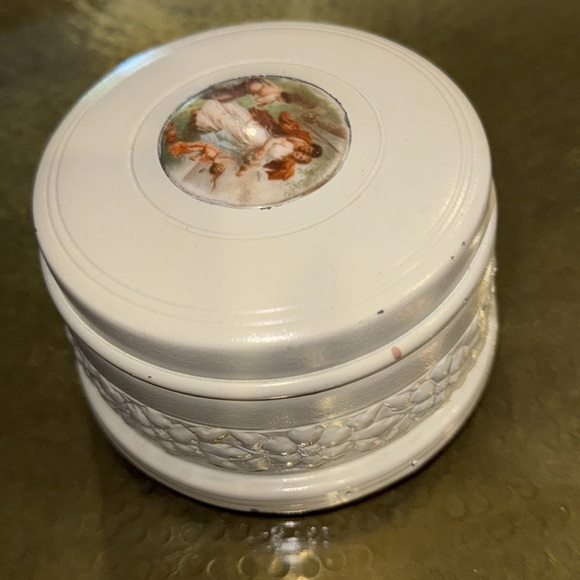 Vintage Musical Powder Puff Box - Picture 4 of 7